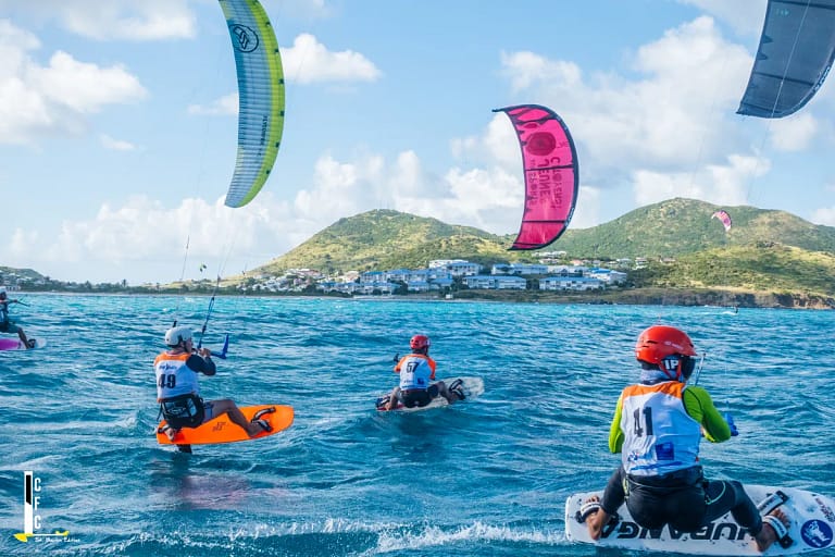 Des Enjeux Importants et de super conditions de vent : Défis et Victoires lors du Deuxième Jour des Championnats de Foiling des Caraïbes